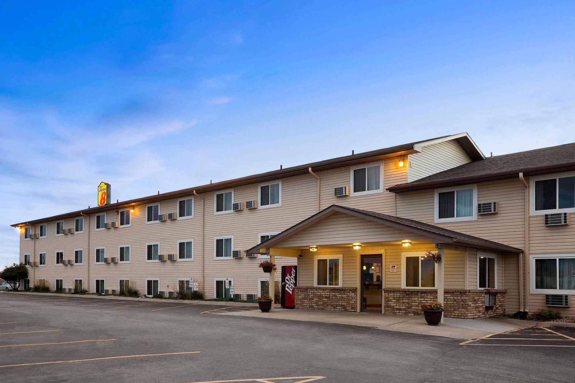 Фото Super 8 by Wyndham Council Bluffs Ia Omaha Ne Area