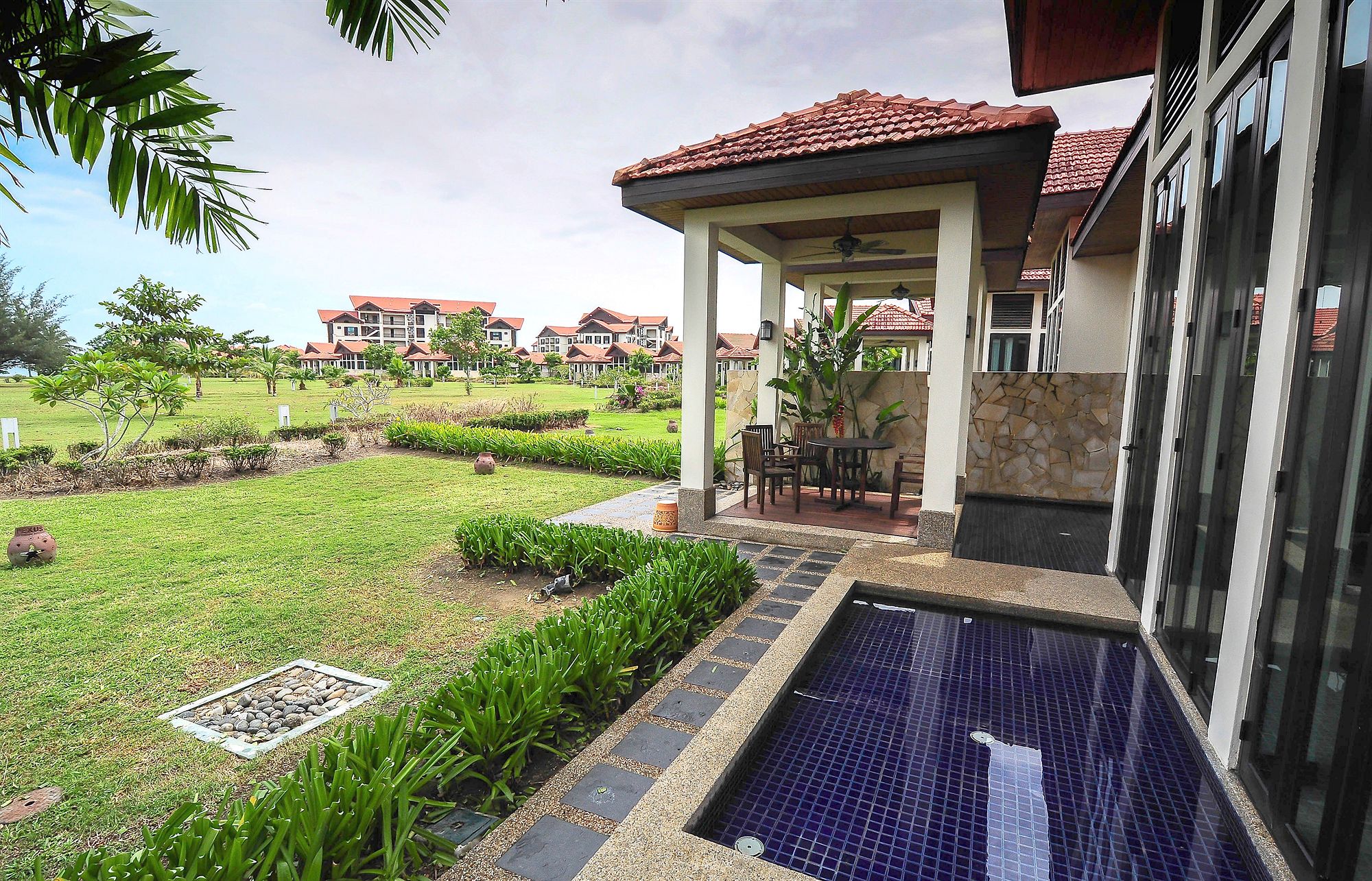 Фото Borneo Beach Villa & Suite