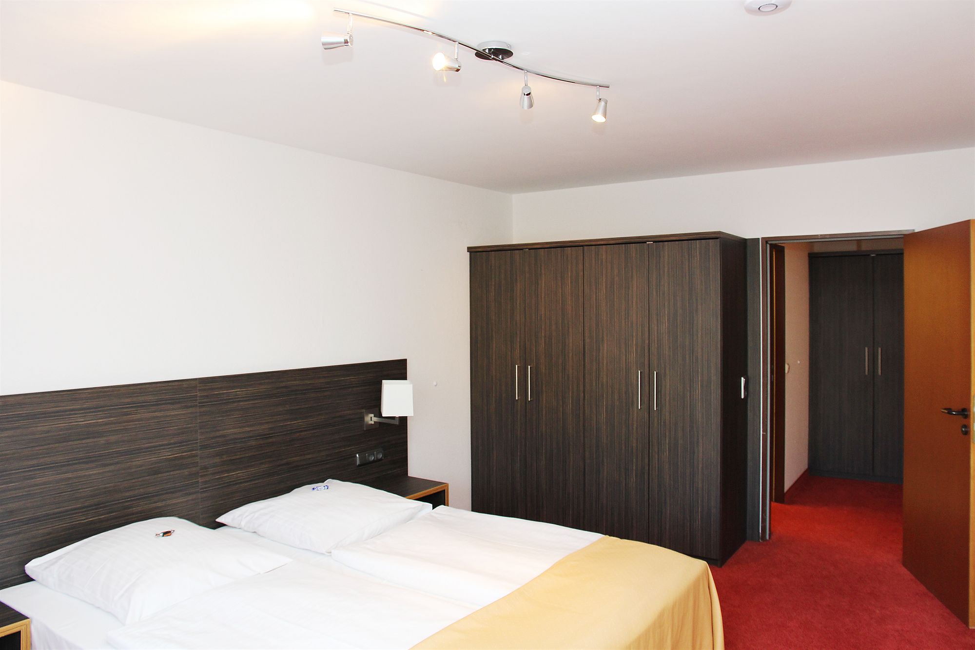 Фото Hotel Gästehaus Forum am Westkreuz