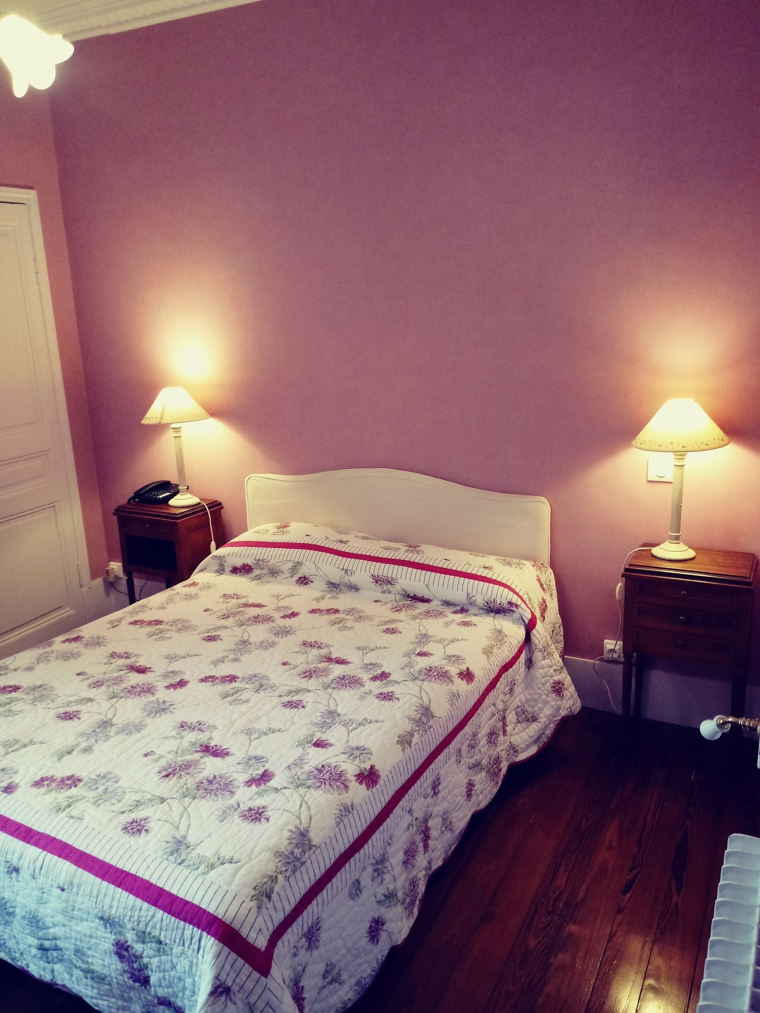 Фото Hôtel La Villa Fleurie