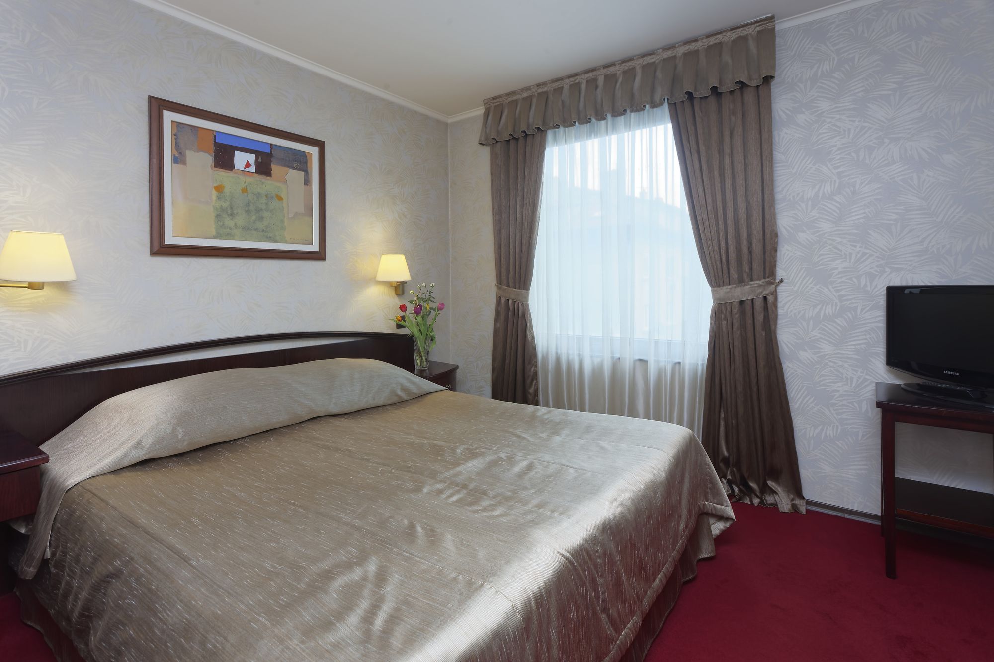 Фото Hotel Capitol