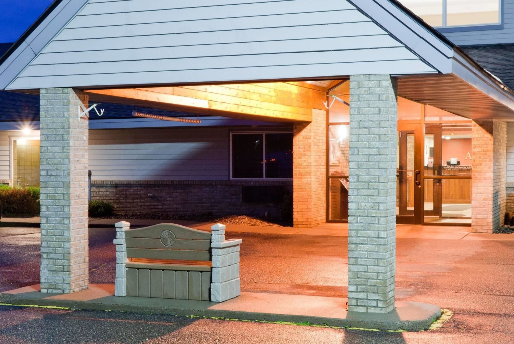 Фото AmericInn by Wyndham St. Cloud