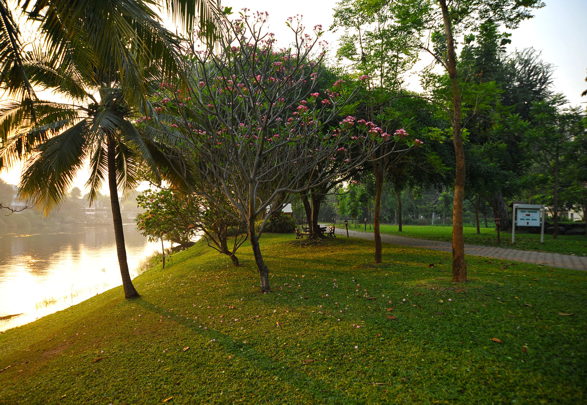 Фото Felix River Kwai Resort