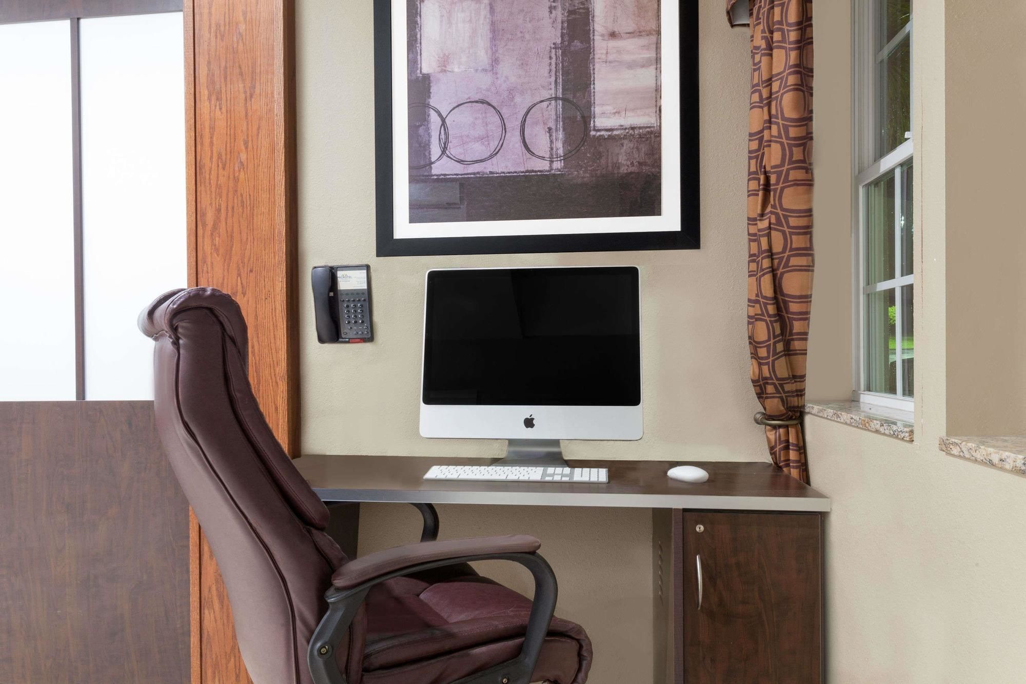 Фото Microtel Inn & Suites by Wyndham Columbia/At Fort Jackson