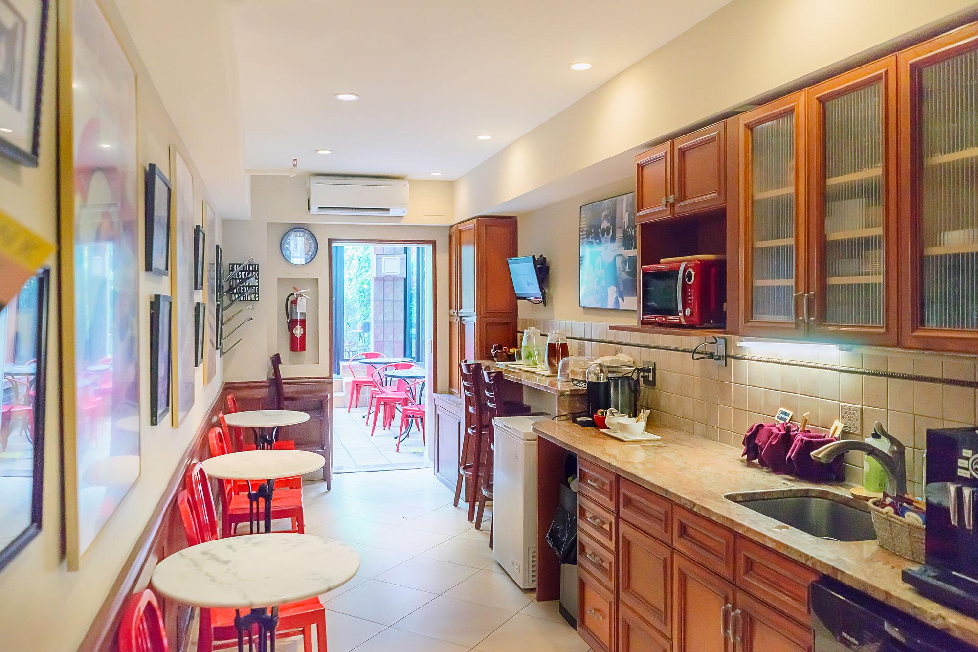 Фото Chelsea Pines Inn