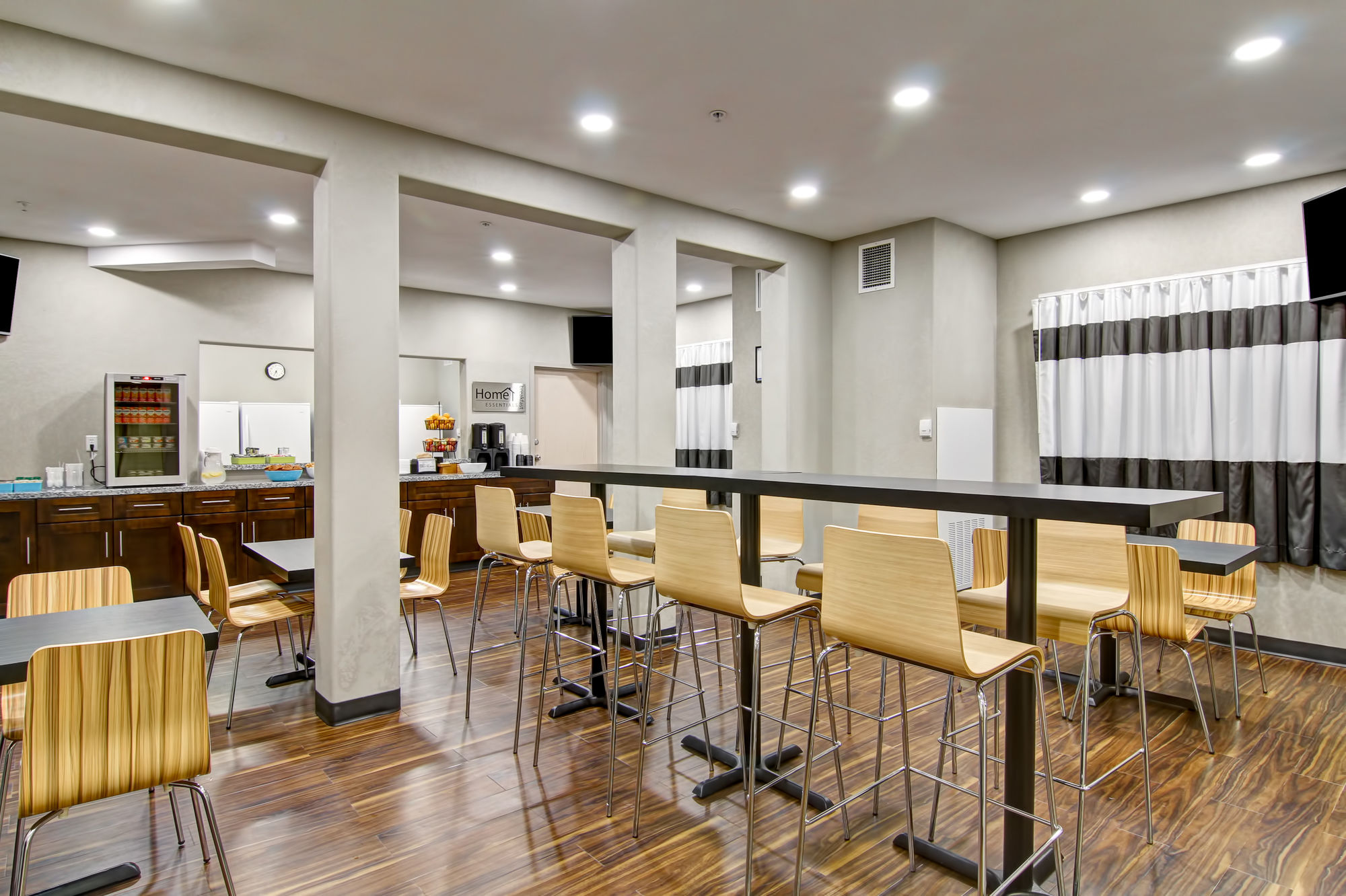 Фото Home Inn Express Medicine Hat