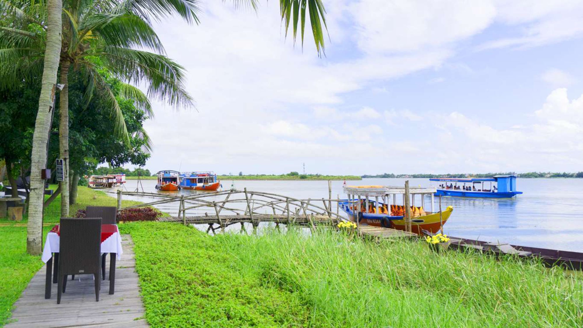 Фото Vinh Hung Riverside Resort & SPA