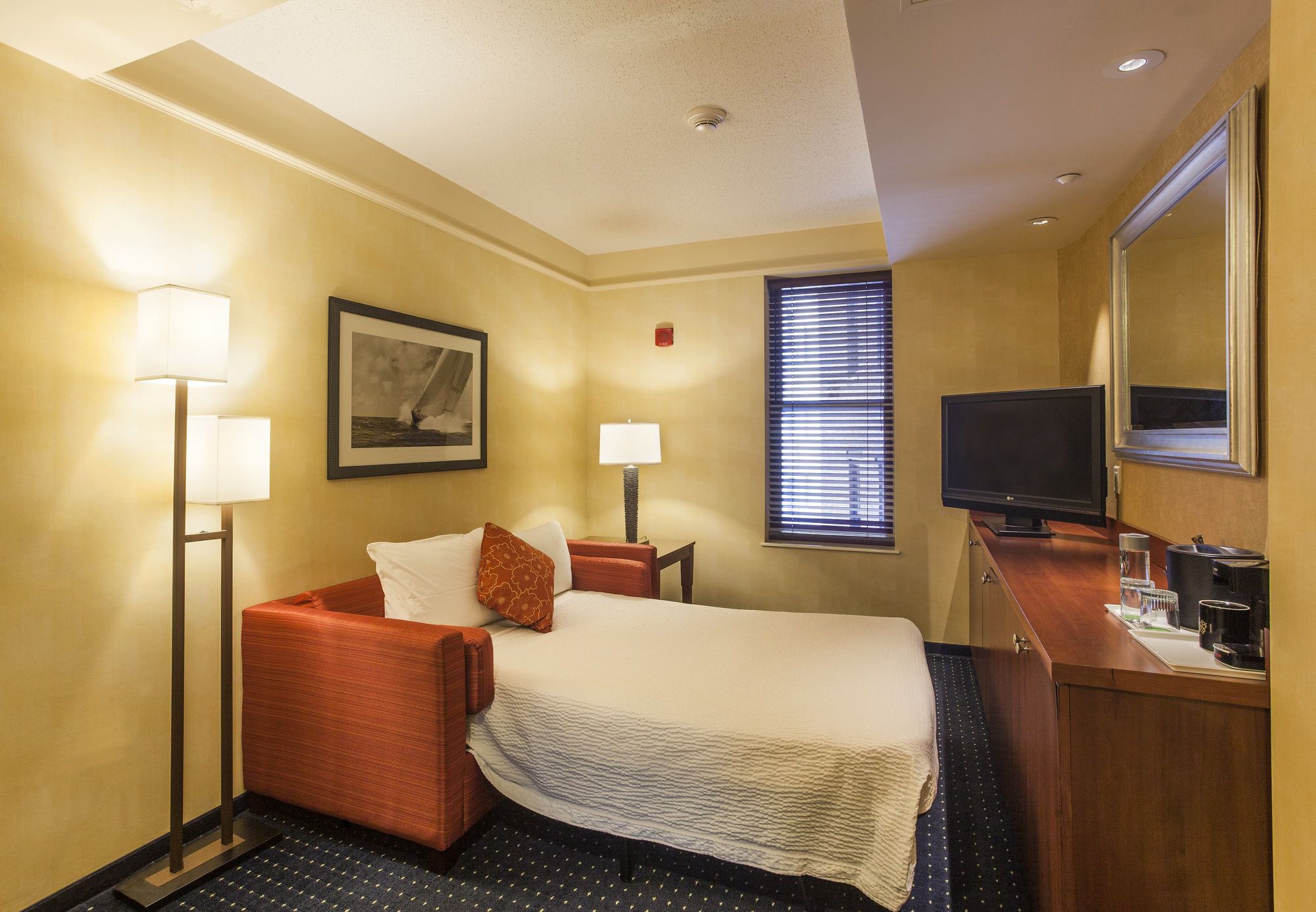 Фото Courtyard by Marriott Boston Copley Square