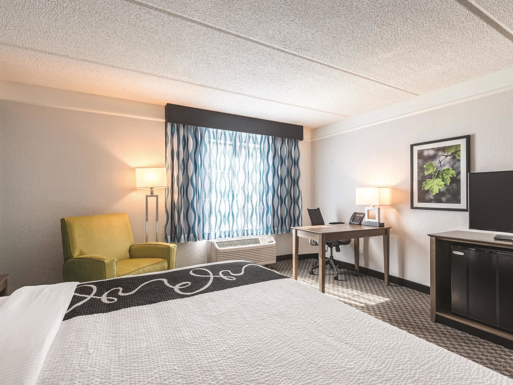 Фото La Quinta Inn & Suites by Wyndham Orlando Lake Mary