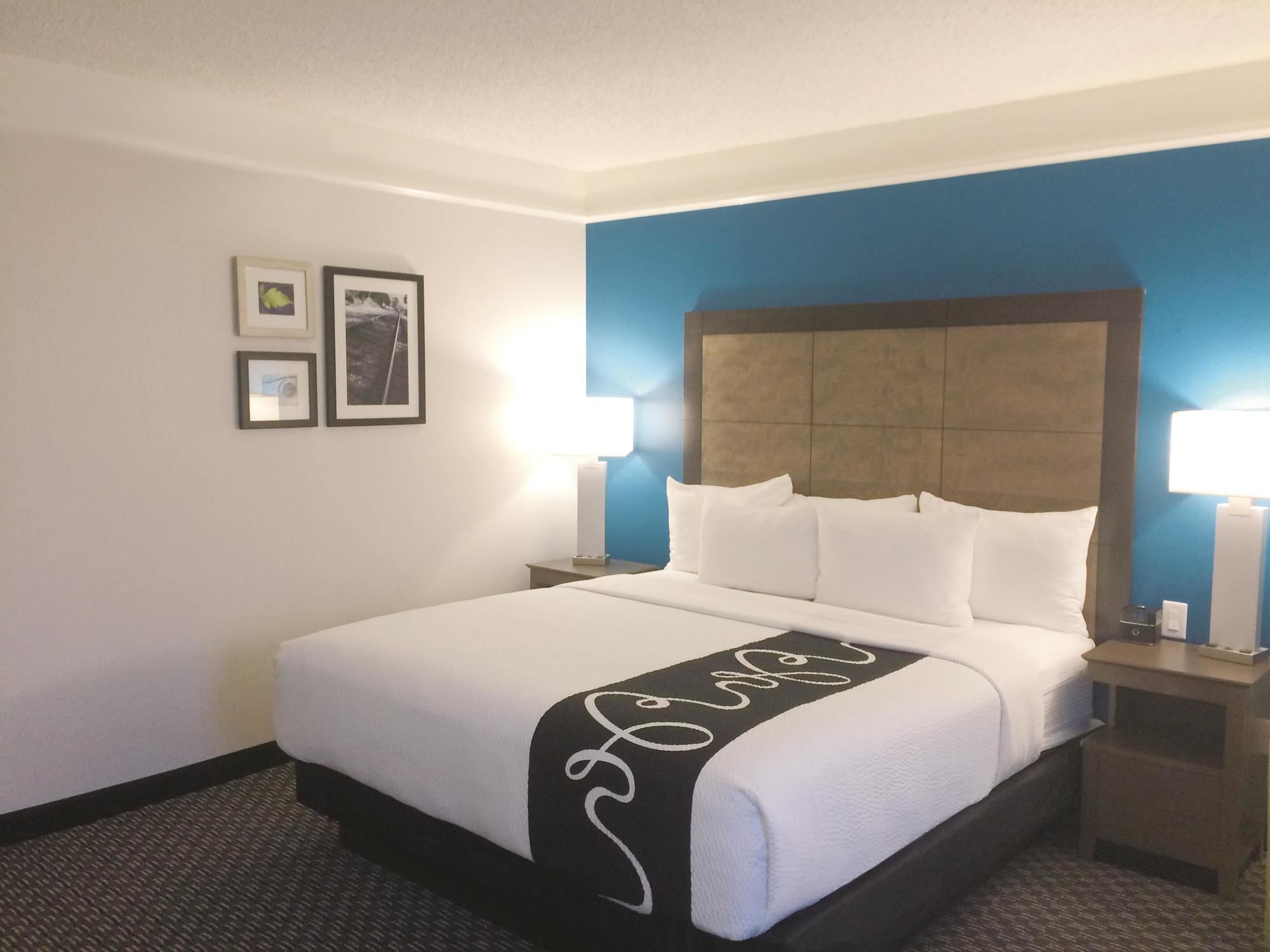 Фото La Quinta Inn & Suites by Wyndham Orlando Lake Mary