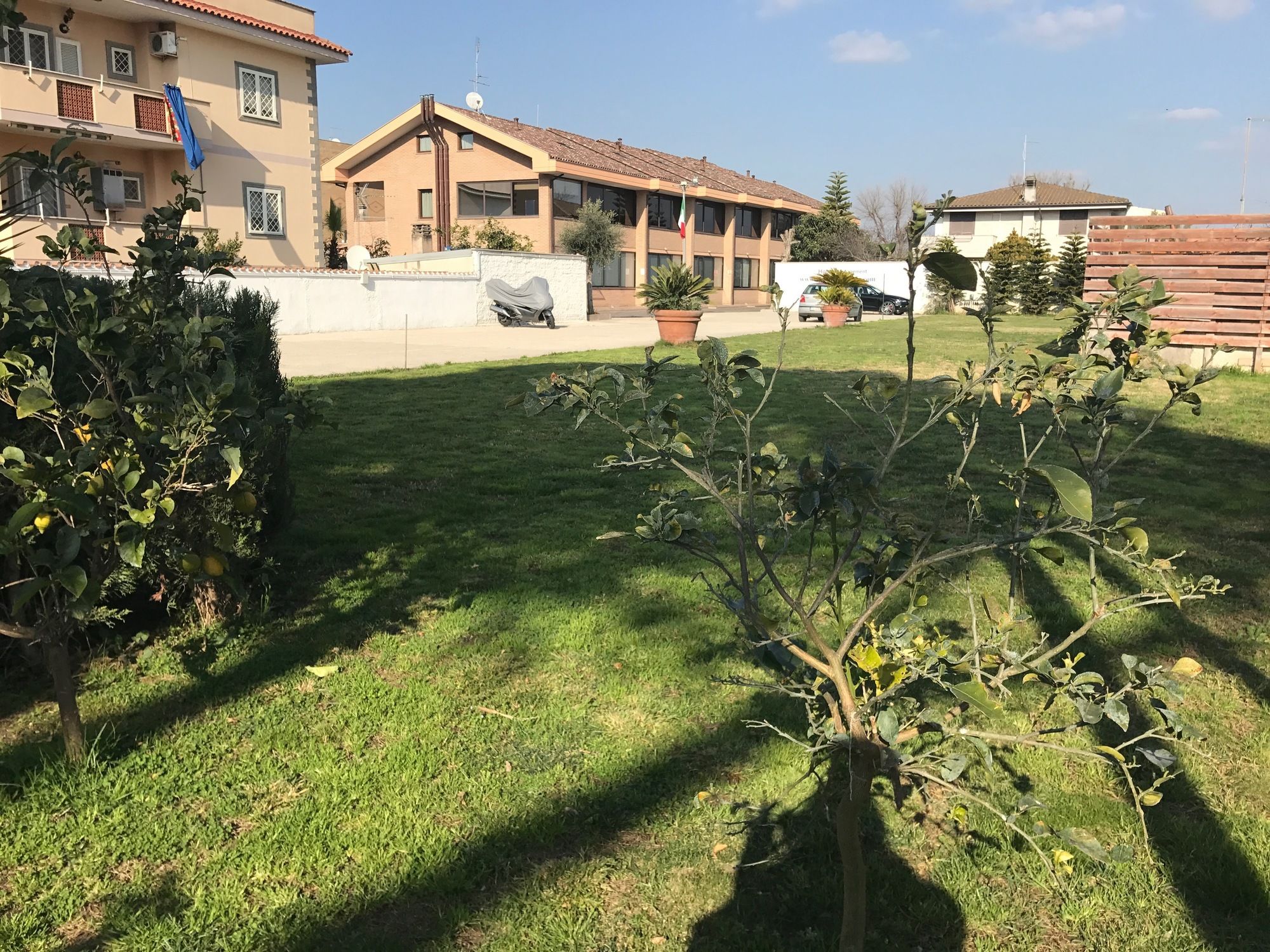 Фото Euro House Inn Airport Hotel & Residence