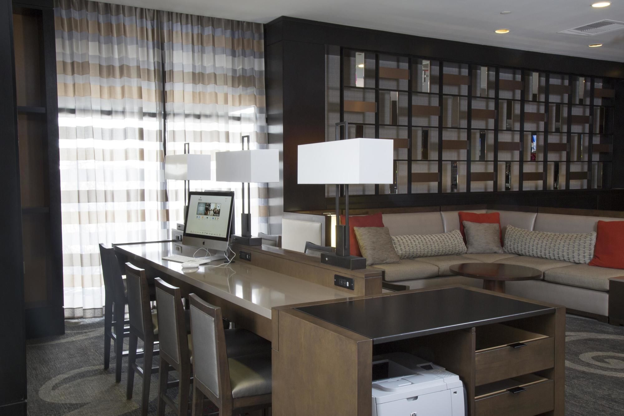 Фото Hilton Kansas City Airport