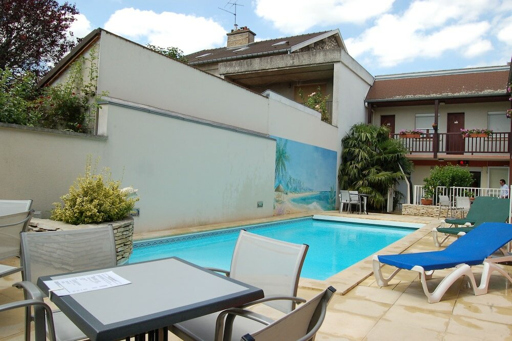 Фото Logis Hôtel Au Tambour