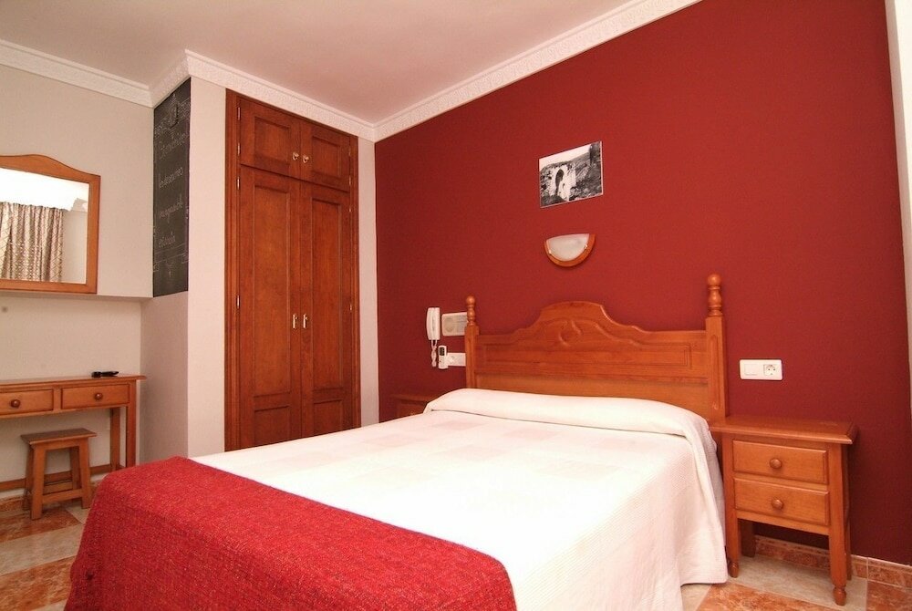 Фото Hotel Virgen de los Reyes