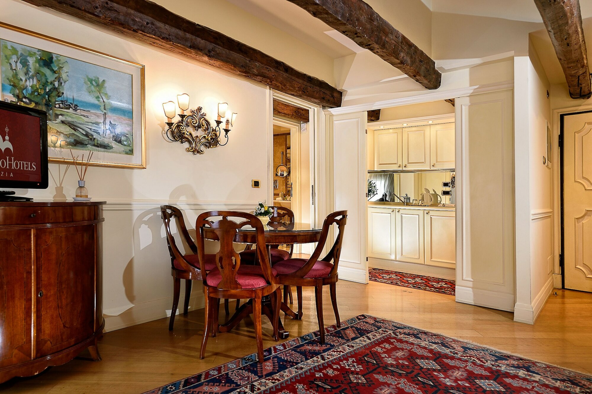 Фото Torre dell'Orologio Suites