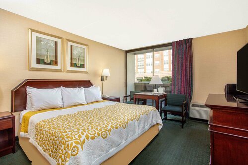 Гостиница Days Inn by Wyndham College Park в Колледж Парк