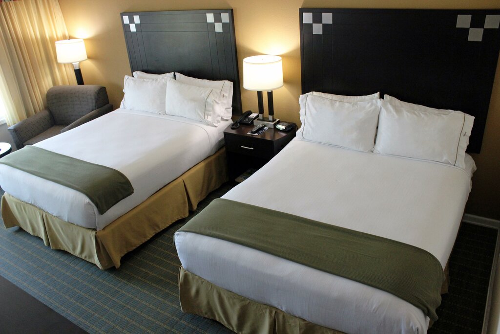 Hotel Holiday Inn Express Van Nuys, Los Angeles, photo