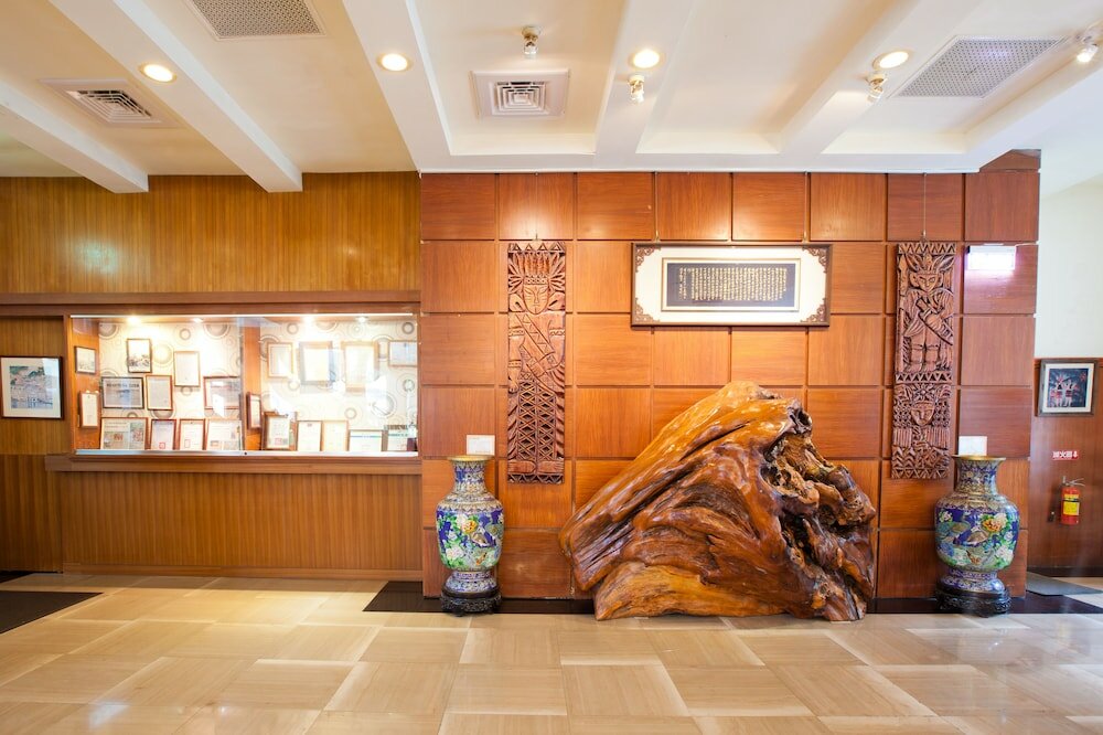 Фото Lakeside Resort Hotel