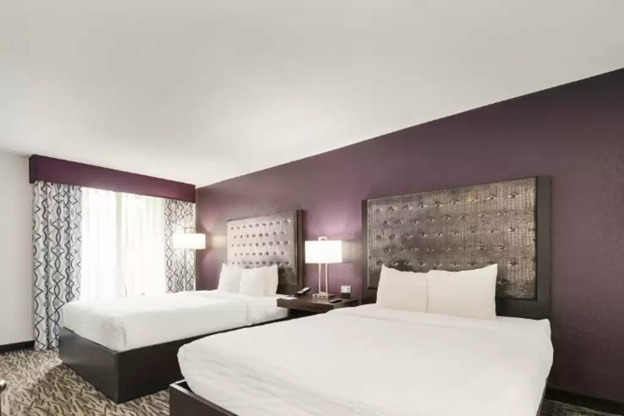 Фото Clarion Inn & Suites Across From Universal Orlando Resort