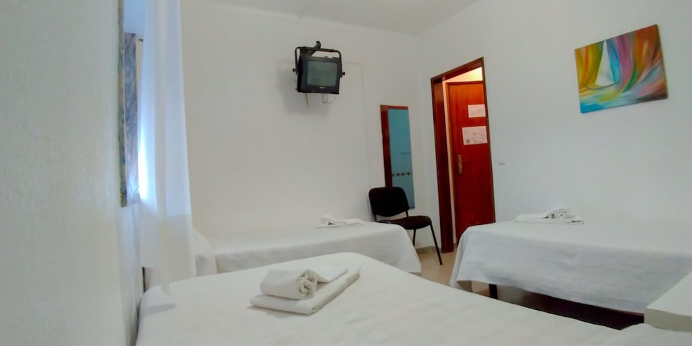 Фото E-Nove Lounge Hostel Caffe