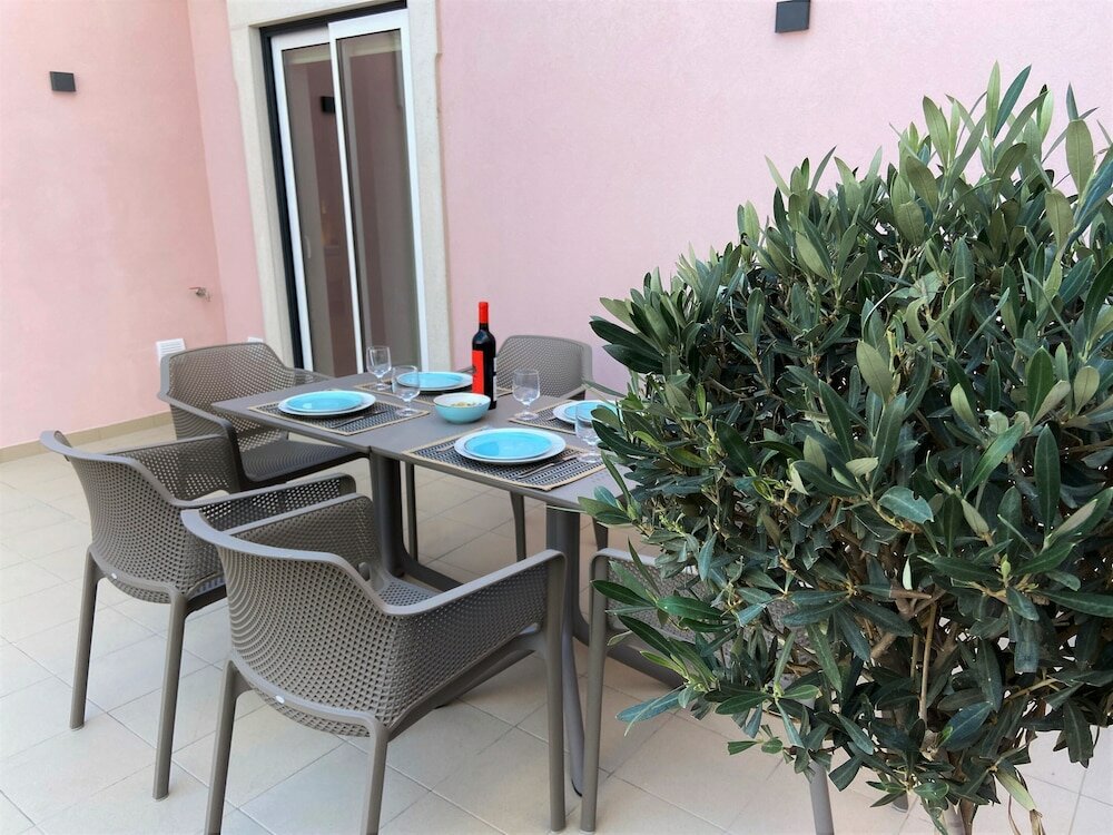 Фото Cardeal Suites & Apartments