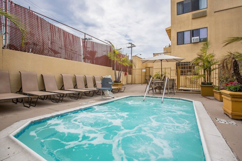 Фото Quality Inn & Suites Hermosa Beach