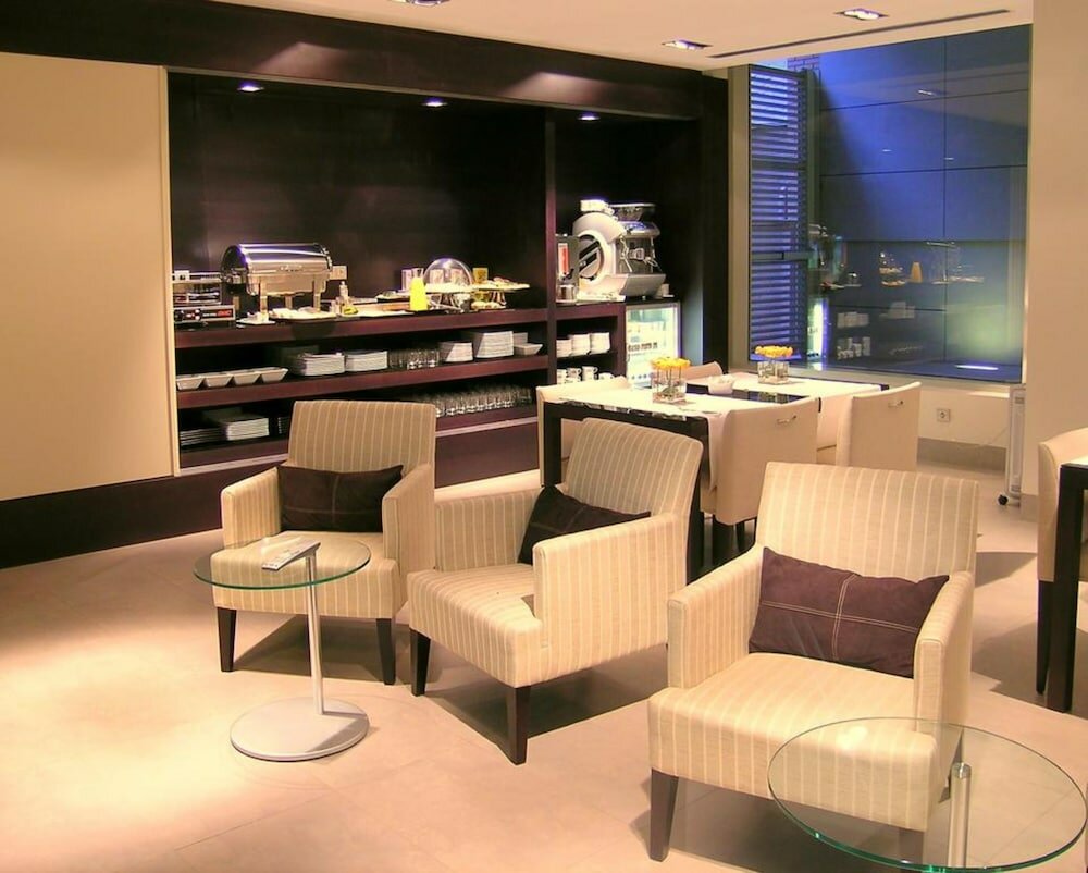 Фото Suites Viena Plaza de Espana