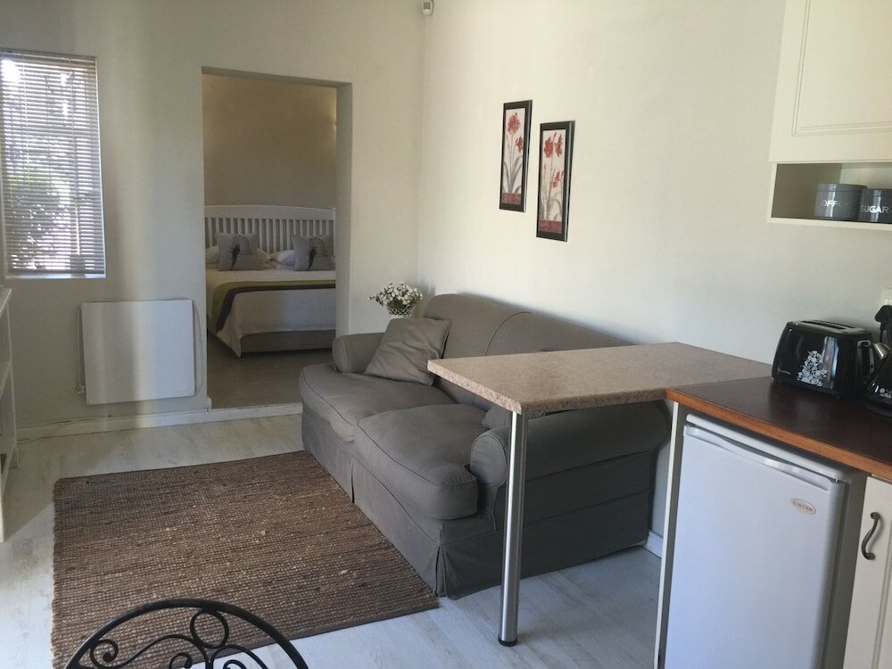 Фото Sea Whisper Guest House & Self Catering