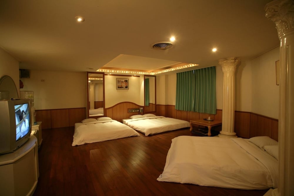 Фото Etung Hotel