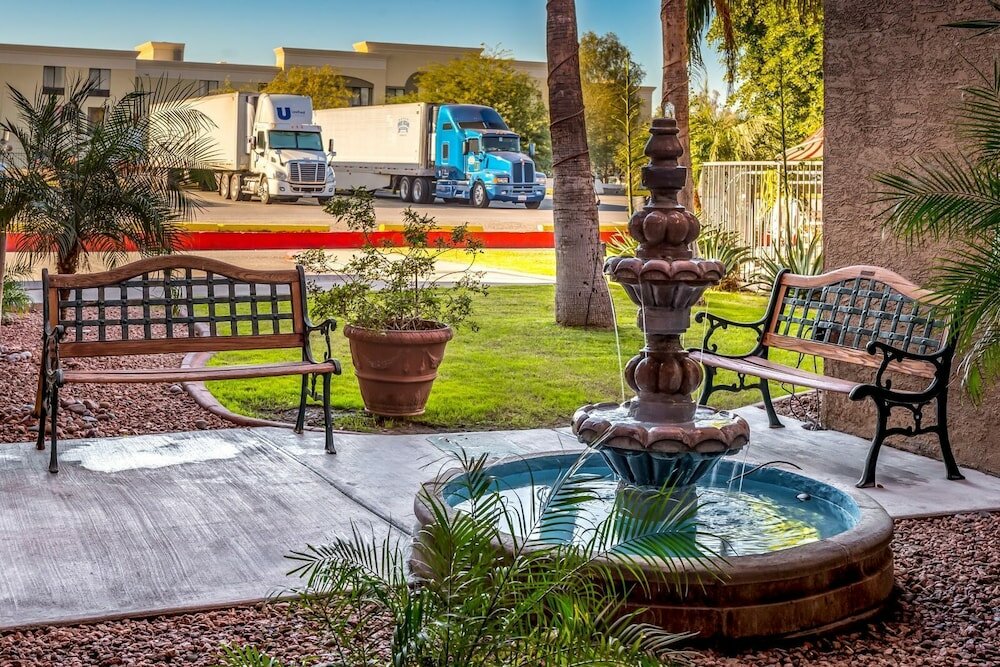 Фото Travelers Inn