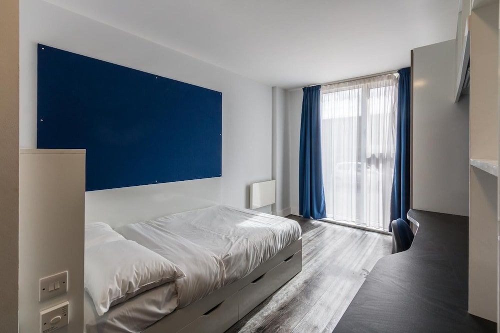 Фото Destiny Student Holyrood - Campus Accommodation