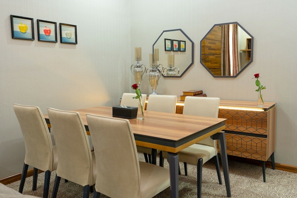 Фото Crown Rose Hotel