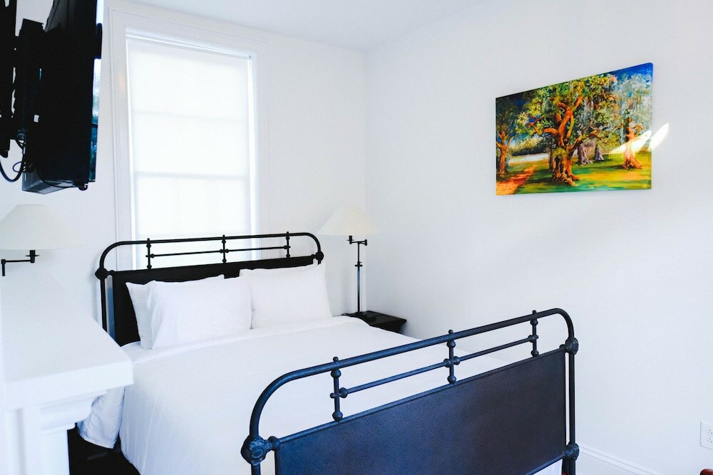 Фото Royal Frenchmen Hotel and Bar