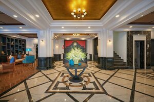 Гостиница Manoir Des Arts Hotel