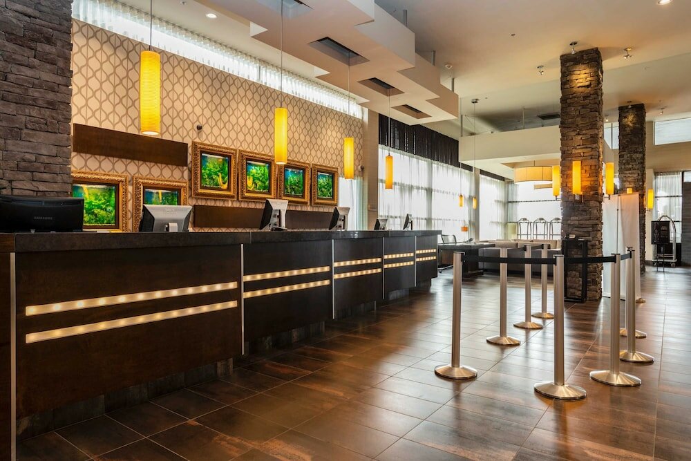 Фото Sandman Signature Vancouver Airport Hotel & Resort