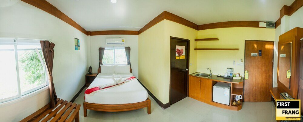 Фото First & Frang Hotel