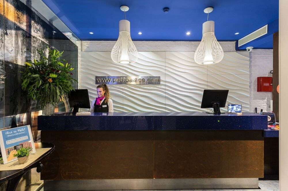 Фото Petit Palace Lealtad Plaza