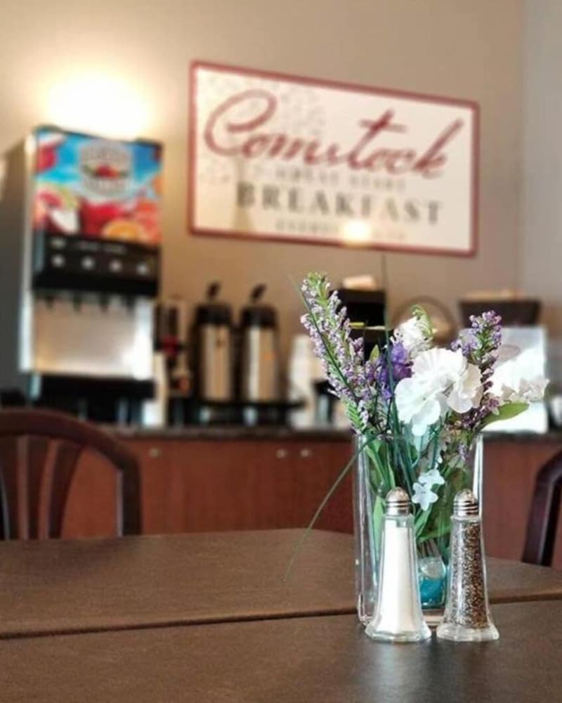 Фото Comstock Inn and Conference Center