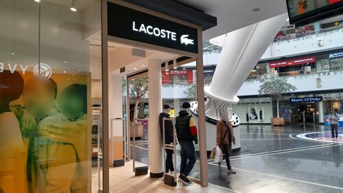 Lacoste 37