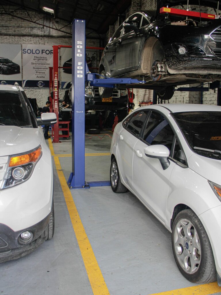 Private experts Solo Ford Automotive Workshop, Cali, photo