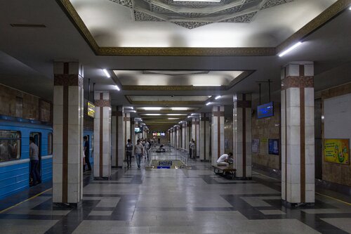 Amir Timur Square (Tashkent, Mustaqillik Avenue), metro station