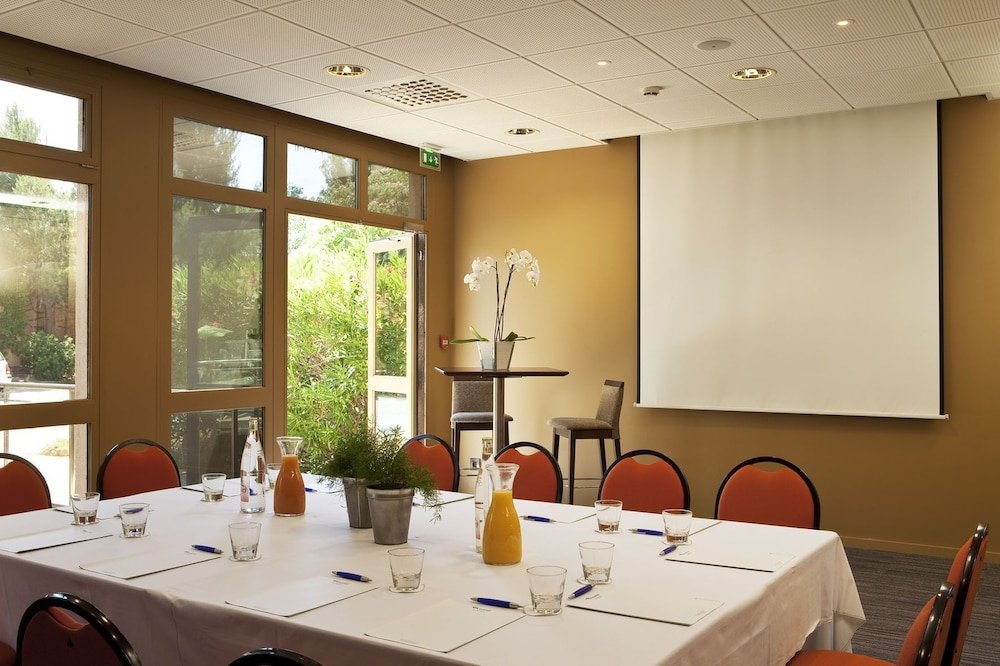 Фото Escale Oceania Aix-en-Provence