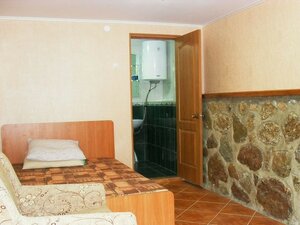 Guest house V (улица Ванеева, 8), hotel