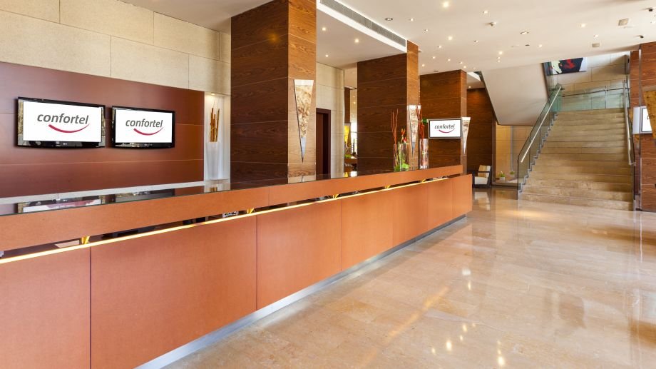 Фото Hotel Ilunion Valencia 4