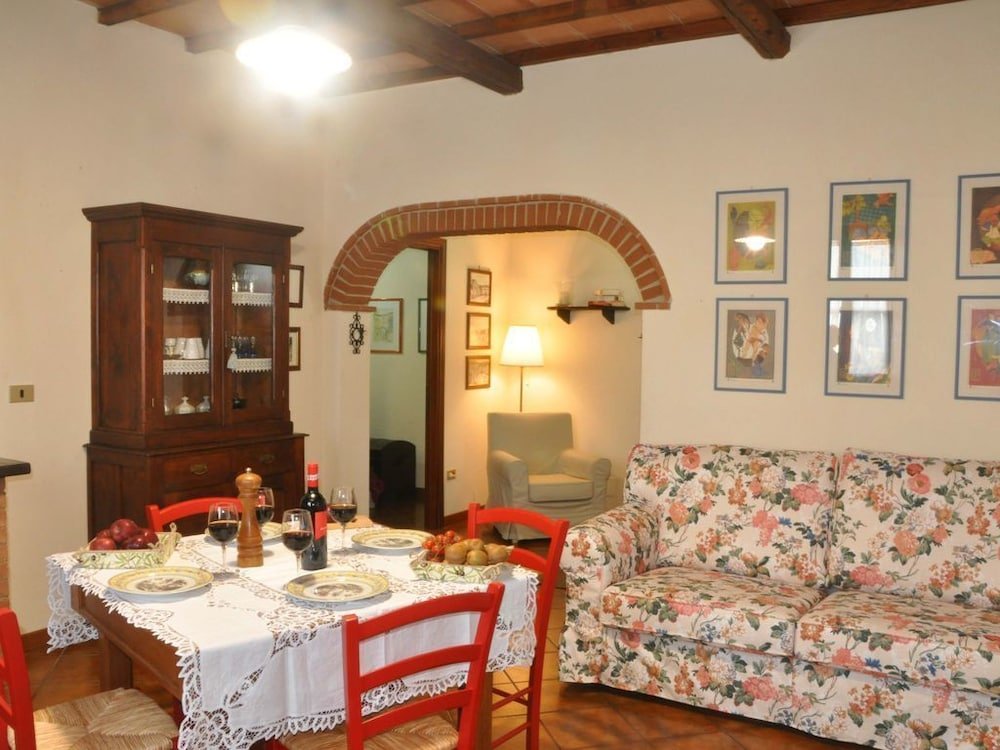 Фото La Contea Farmhouse