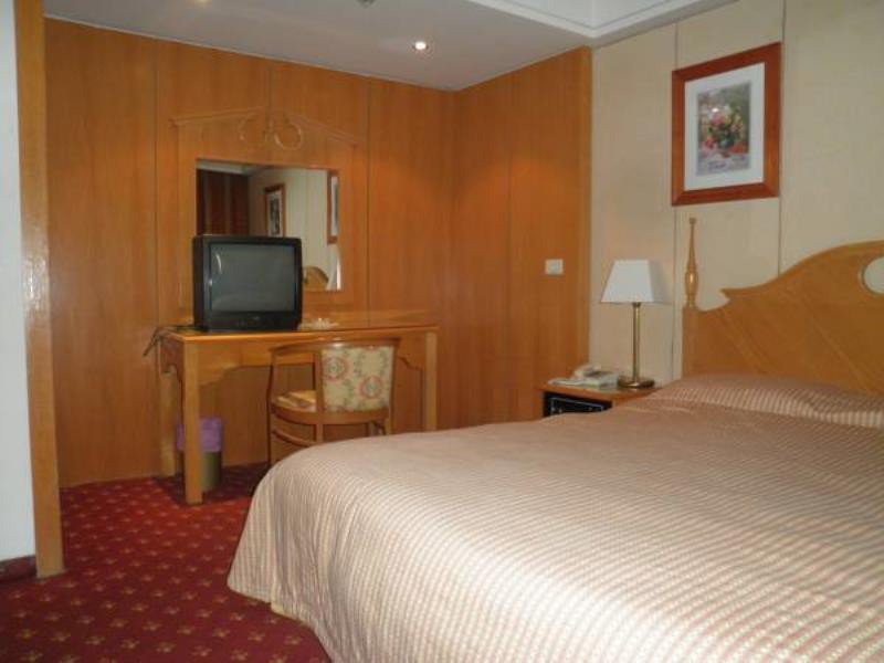 Фото Ceasars Park Hotel