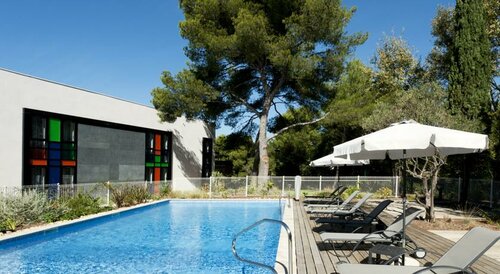 Гостиница Holiday Inn Express Marseille Provence Airport в Витроли