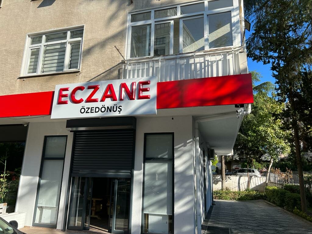 Eczaneler Öze Dönüş Eczanesi, Kadıköy, foto