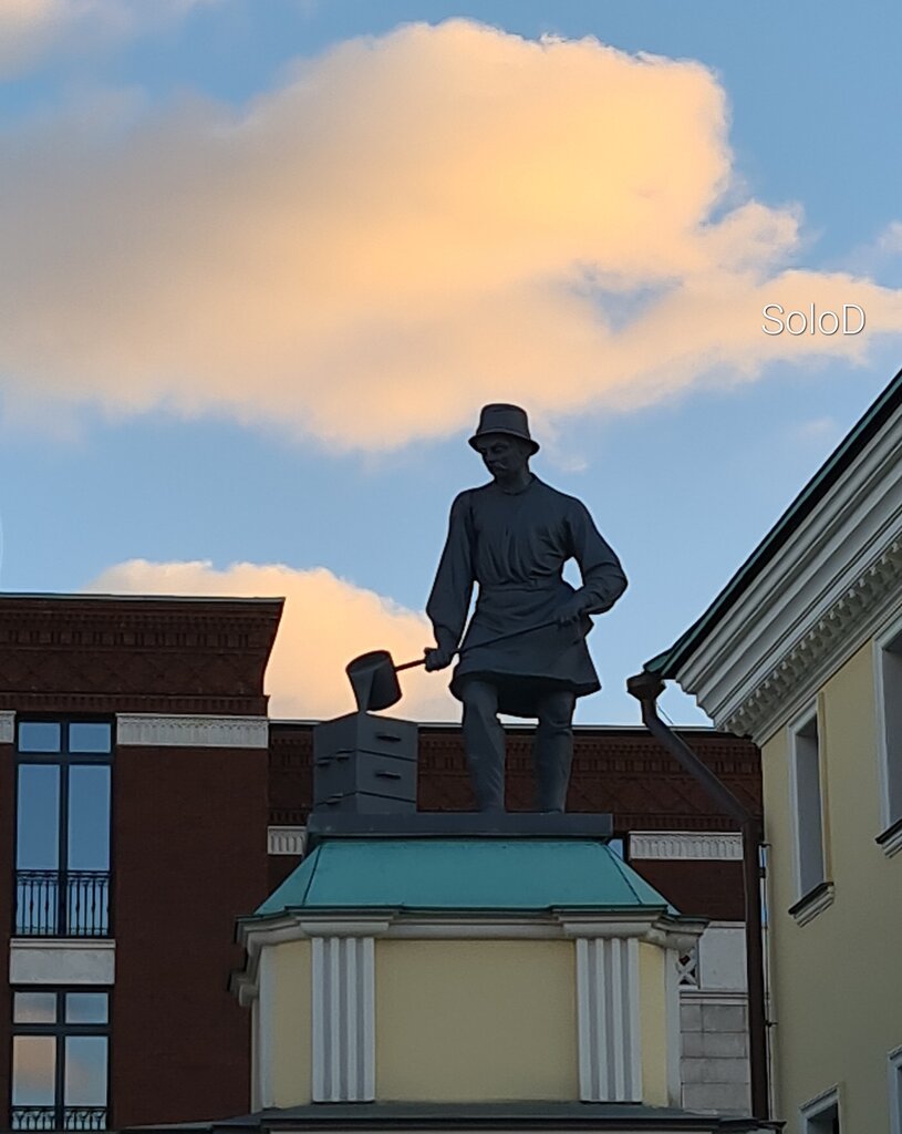 Genre sculpture Литейщик, Moscow, photo
