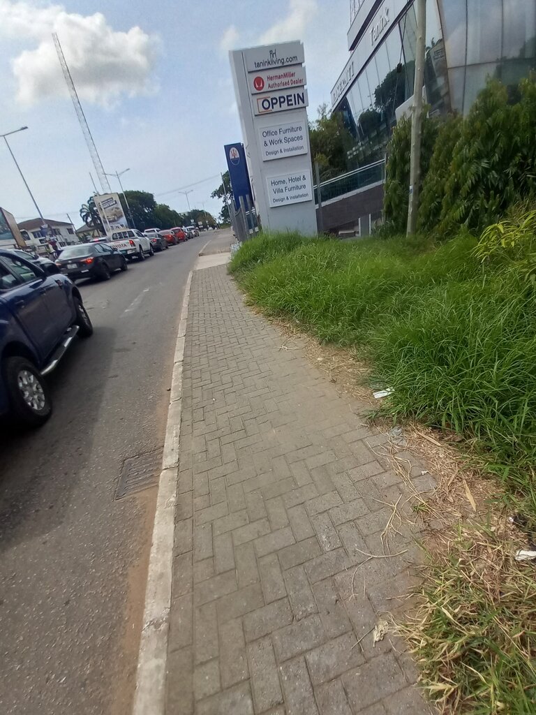 Car dealership Tanink Group, Accra, photo